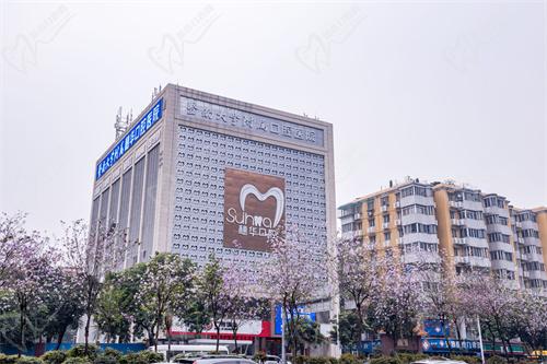 佛山暨南大學(xué)穗華口腔：學(xué)術(shù)實(shí)力雄厚，引進(jìn)前端設(shè)備